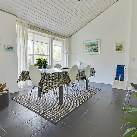 Dom wakacyjny Four-bedroom Holiday In *